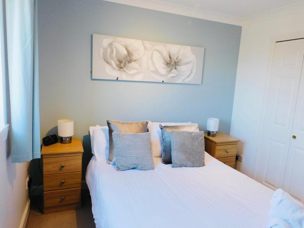 Beautiful 3 Bedroom Apt, Mins From Glasgow Airport, M8 & Sec Paisley Zewnętrze zdjęcie