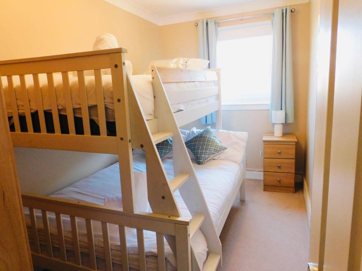 Beautiful 3 Bedroom Apt, Mins From Glasgow Airport, M8 & Sec Paisley Zewnętrze zdjęcie