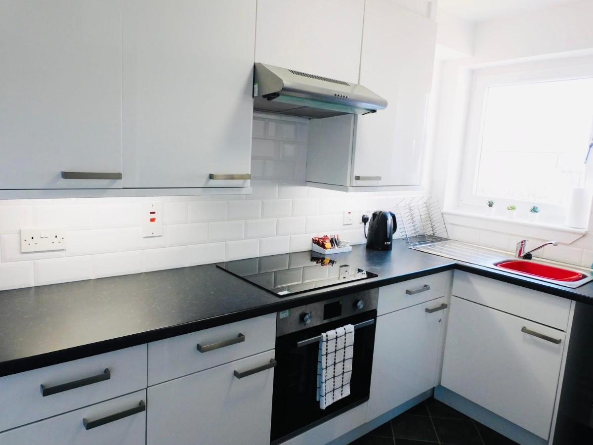 Beautiful 3 Bedroom Apt, Mins From Glasgow Airport, M8 & Sec Paisley Zewnętrze zdjęcie