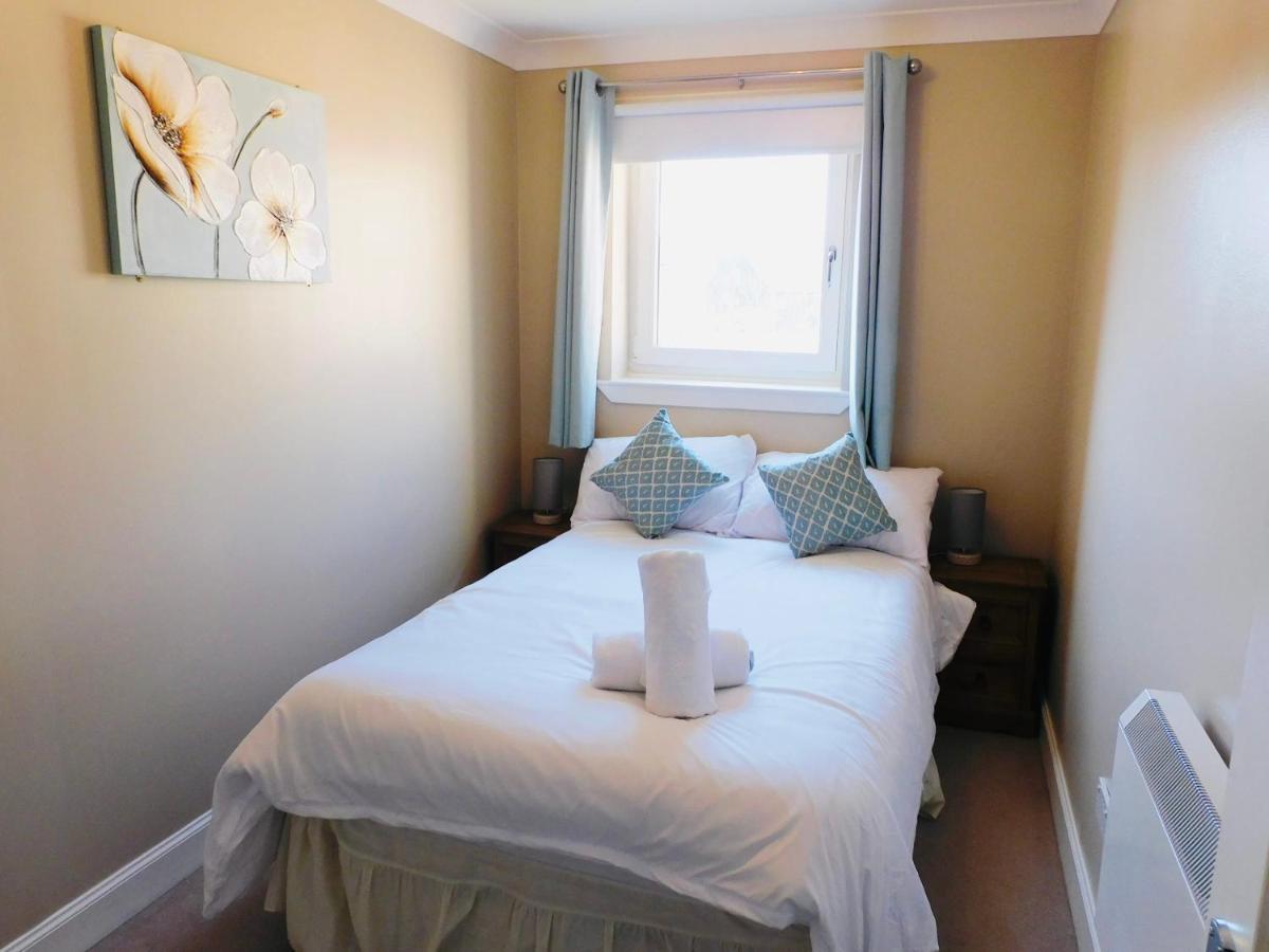 Beautiful 3 Bedroom Apt, Mins From Glasgow Airport, M8 & Sec Paisley Zewnętrze zdjęcie