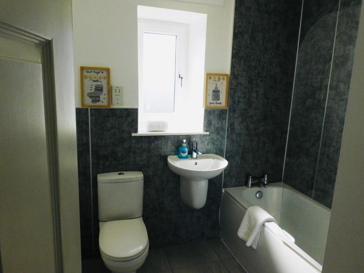 Beautiful 3 Bedroom Apt, Mins From Glasgow Airport, M8 & Sec Paisley Zewnętrze zdjęcie